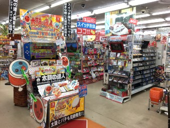 レプトン 安古市店 最新ゲームからレトロゲームの圧倒的品揃え 対戦席もあるトレカもやってます レプトン 公式